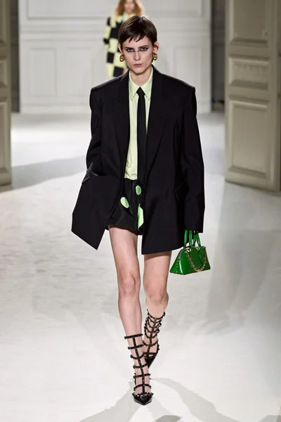 Look 60